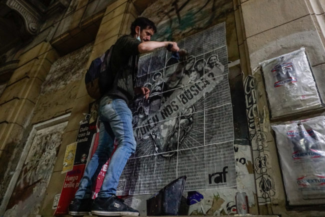 Un militant en Argentine publie un message pour défendre les personnes disparues