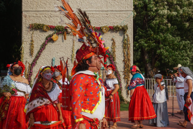 Danser pour être vu au Festival autochtone