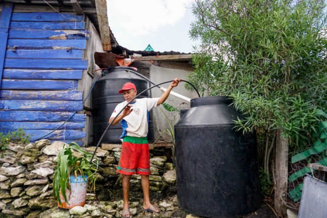Les résidents paient leur facture d’eau, mais dépendent de la pluie