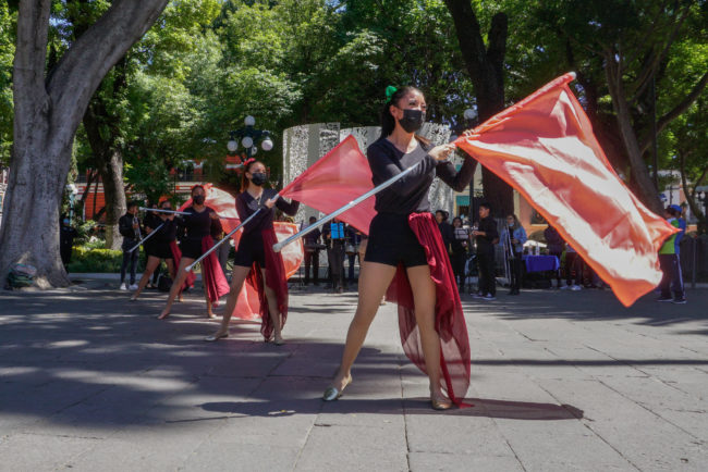 Color Guard se produit lors d’un événement culturel au Mexique