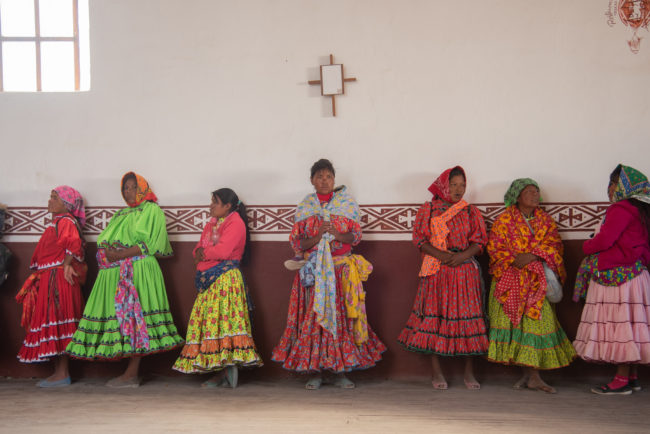 Les femmes Rarámuri célèbrent la Semaine Sainte au Mexique