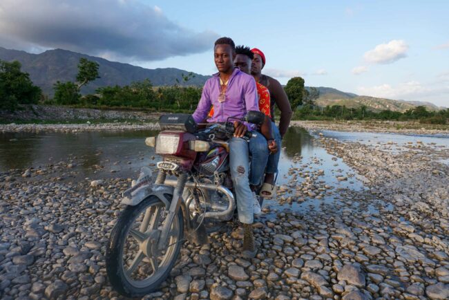 Les motos-taxis ont transformé cette communauté haïtienne. Maintenant, ils sont menacés.