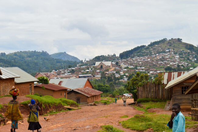 Dans la zone la plus riche en biodiversité de la RDC, les agriculteurs et les gardes forestiers se battent pour le contrôle